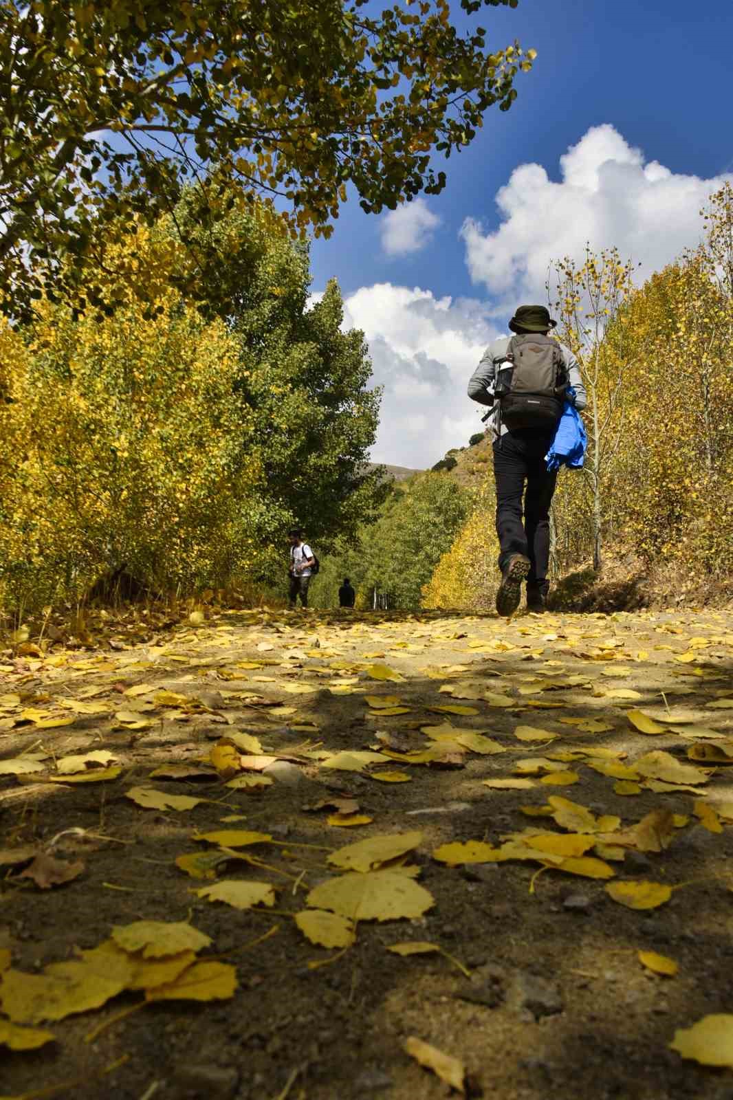 Sonbaharın b&uuml;y&uuml;leyici renkleri G&uuml;m&uuml;şhane&rsquo;yi sardı
