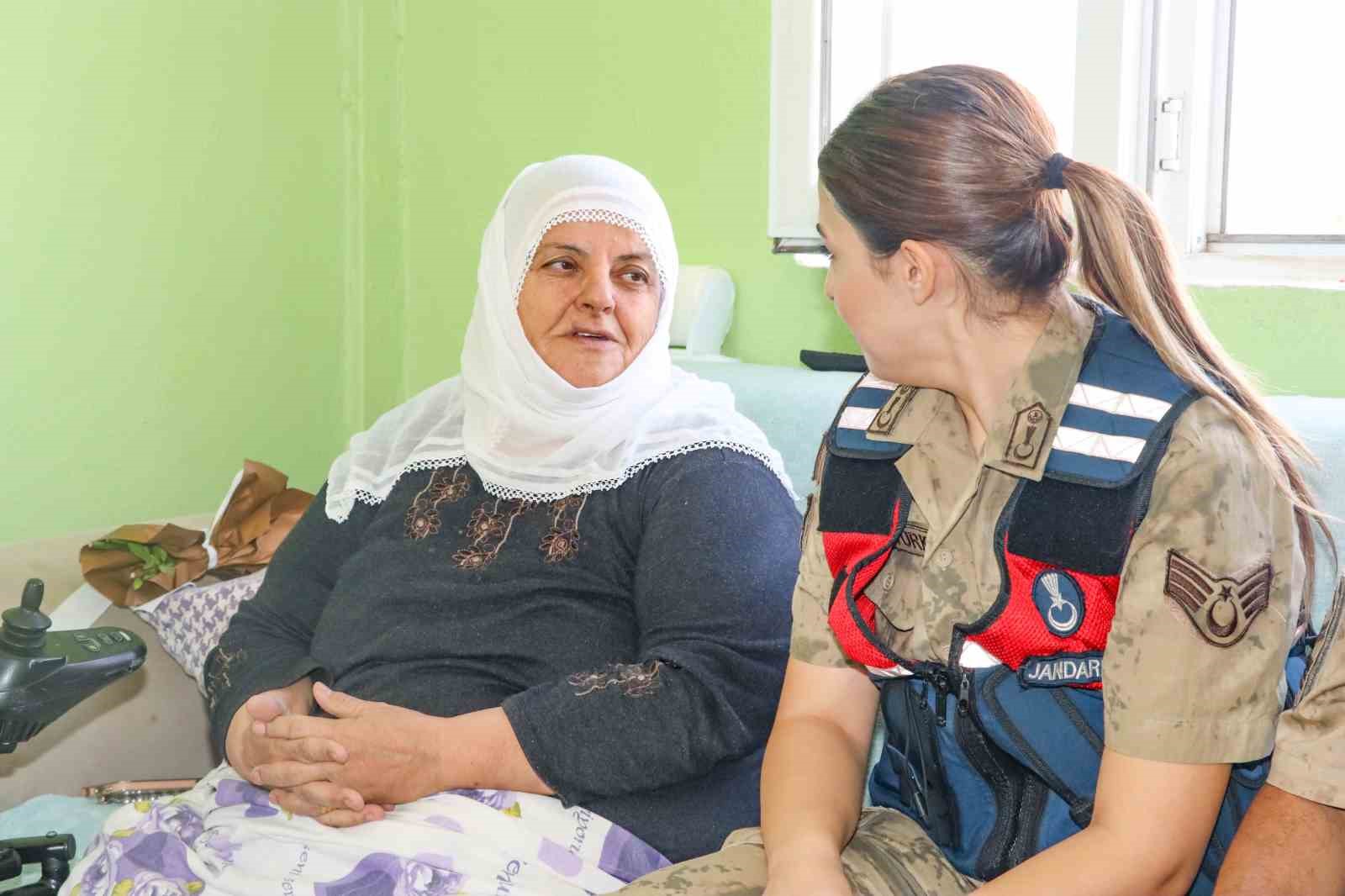 Siirt’te jandarma ekipleri yaşlıları unutmadı