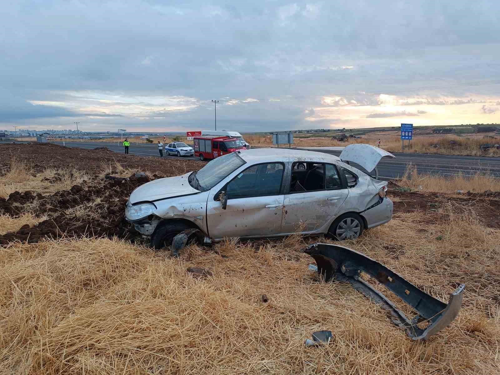 Şarampole devrilen otomobilde bulunan 3 kişi yaralandı