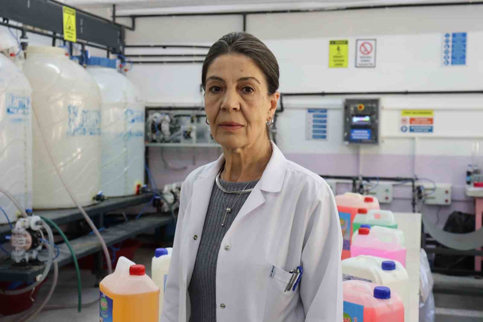 Eğitim gördüğü okulda teknisyen olan Berrin Güçlü’nün 41 yıllık serüveni