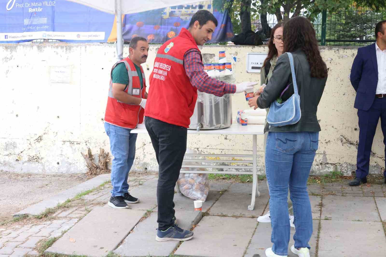 Gölbaşı Belediyesi’nden öğrencilere sıcak çorba