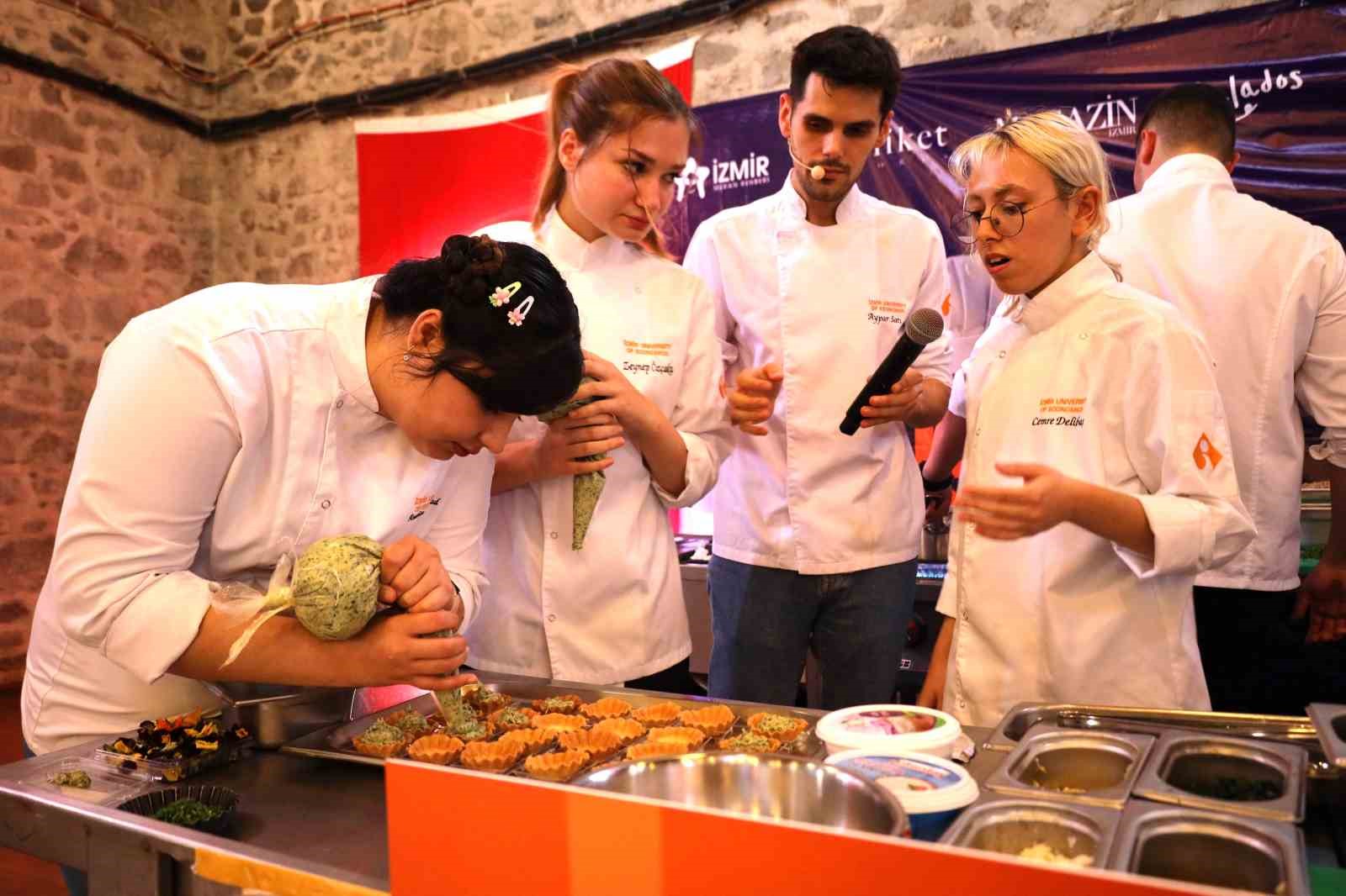 İEÜ’lü gençler, GURMEFEST’e lezzet kattı