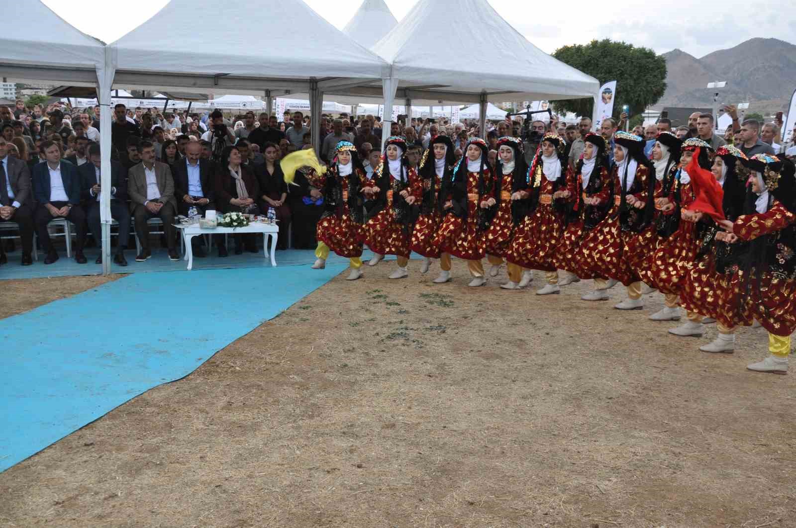 Batman’da düzenlenen bal, çilek ve ceviz festivali yoğun ilgi gördü