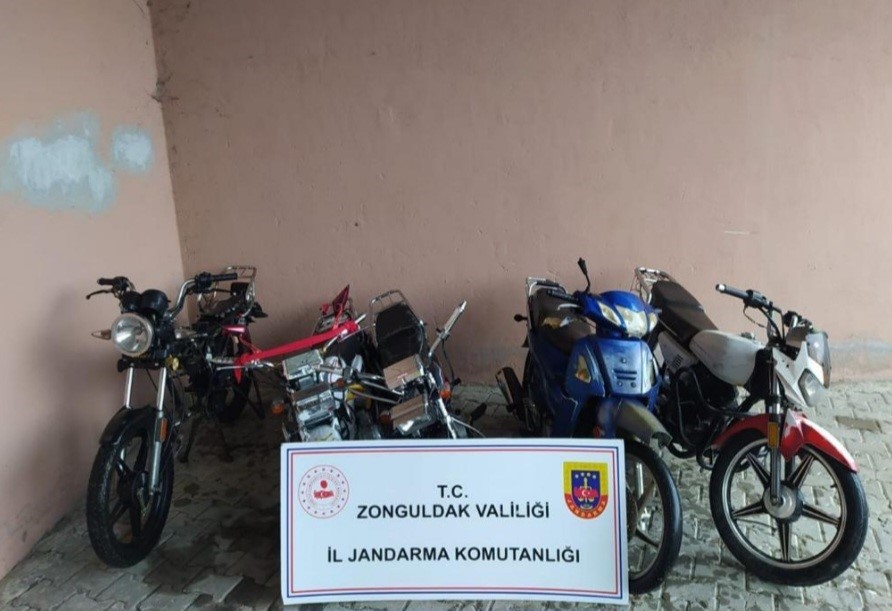 Jandarmanın yakaladığı 5 motosiklet hırsızı tutuklandı
