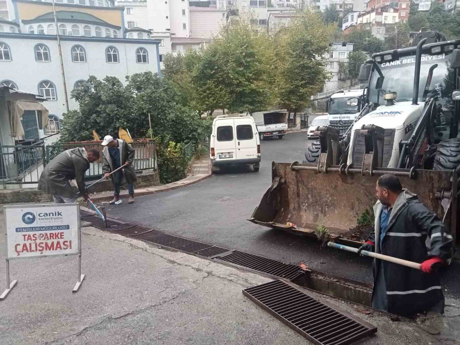 Canik'te sağanak yağışa karşı yoğun çalışma