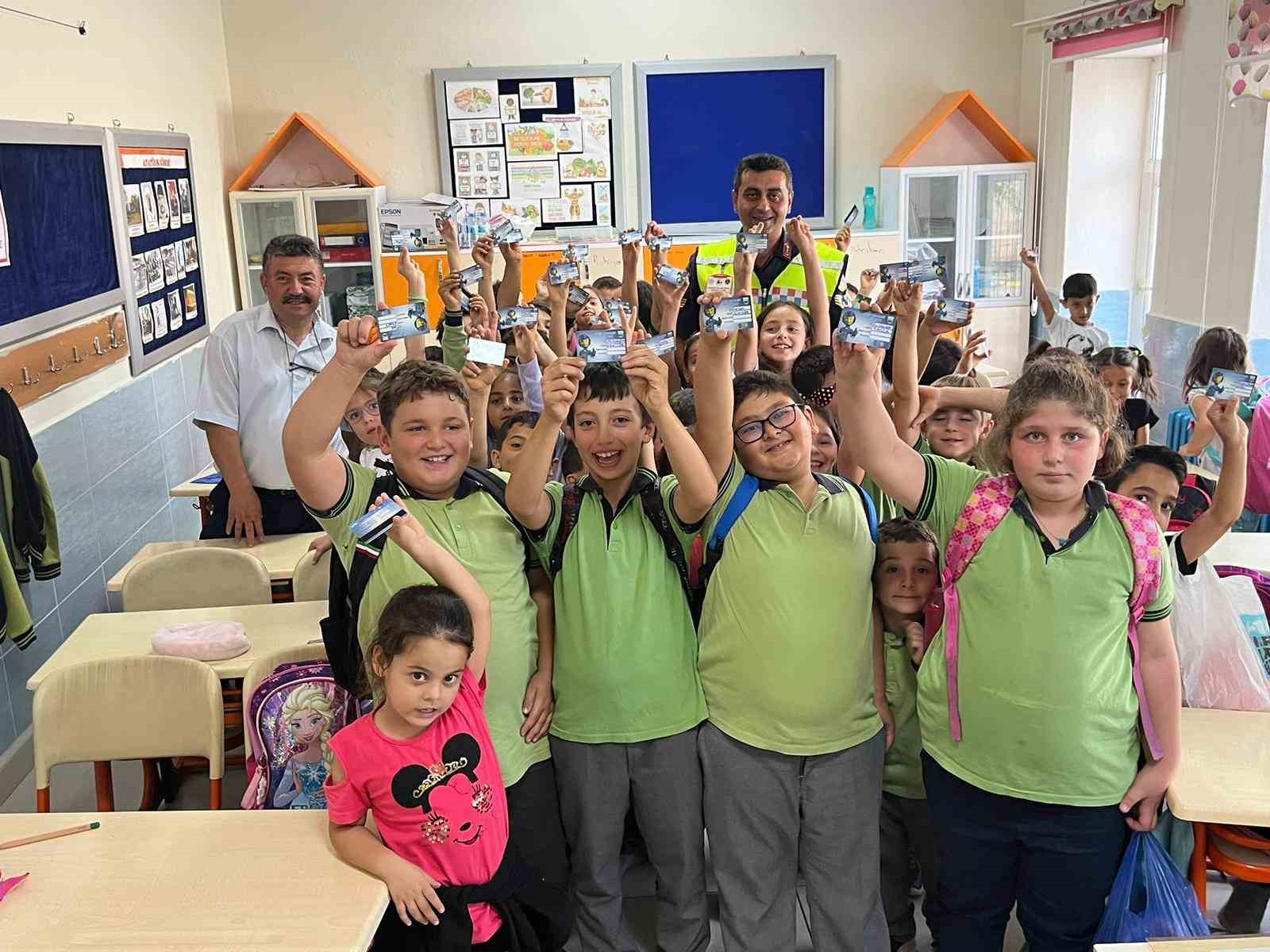 Jandarma ekiplerinden trafik eğitimi