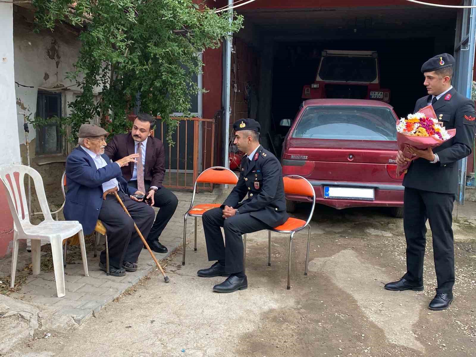 İl&ccedil;enin en yaşlı vatandaşı unutulmadı
