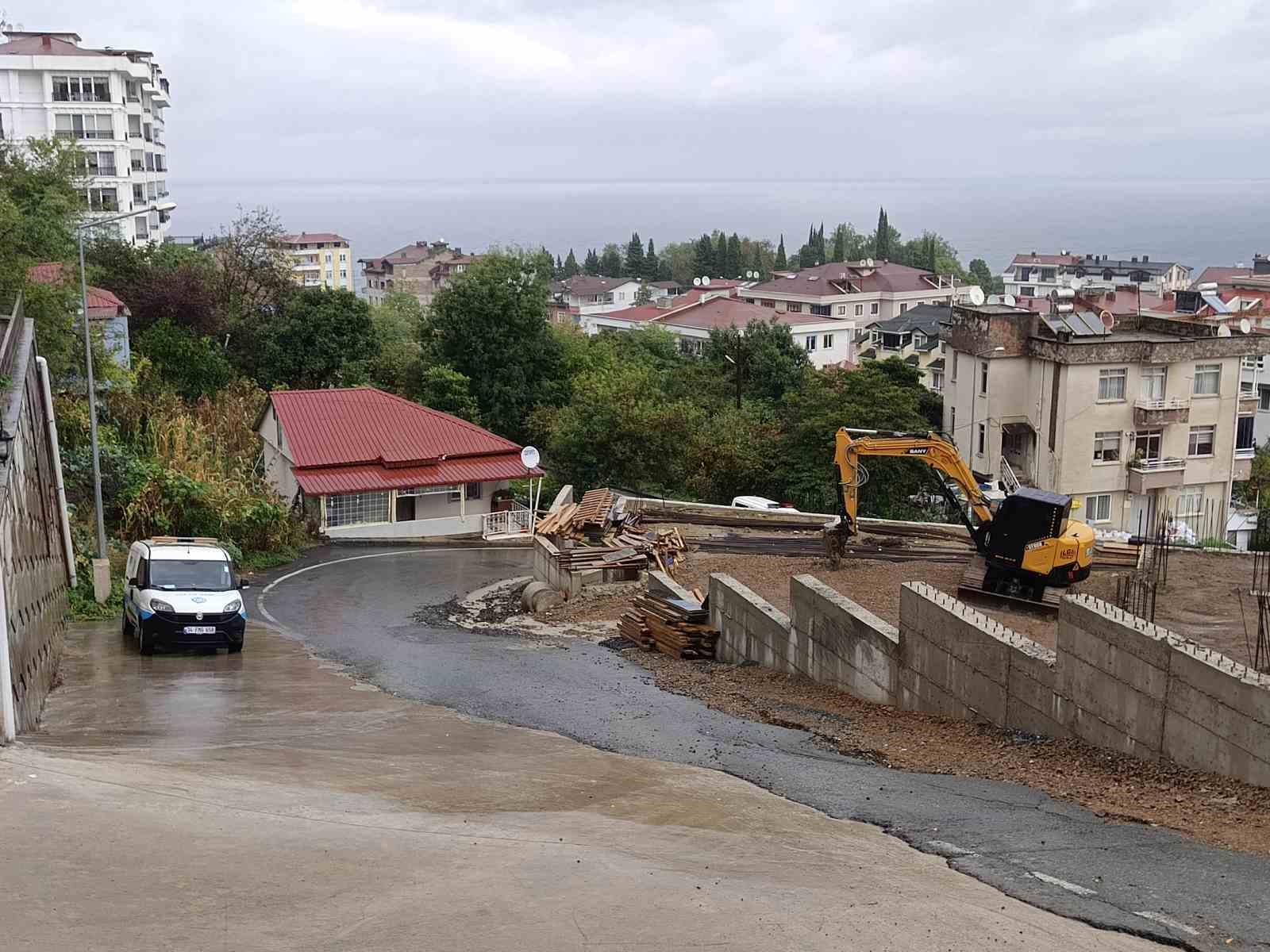Ordu&rsquo;da inşaat &ccedil;alışmaları esnasında yolda g&ouml;&ccedil;&uuml;k meydana geldi
