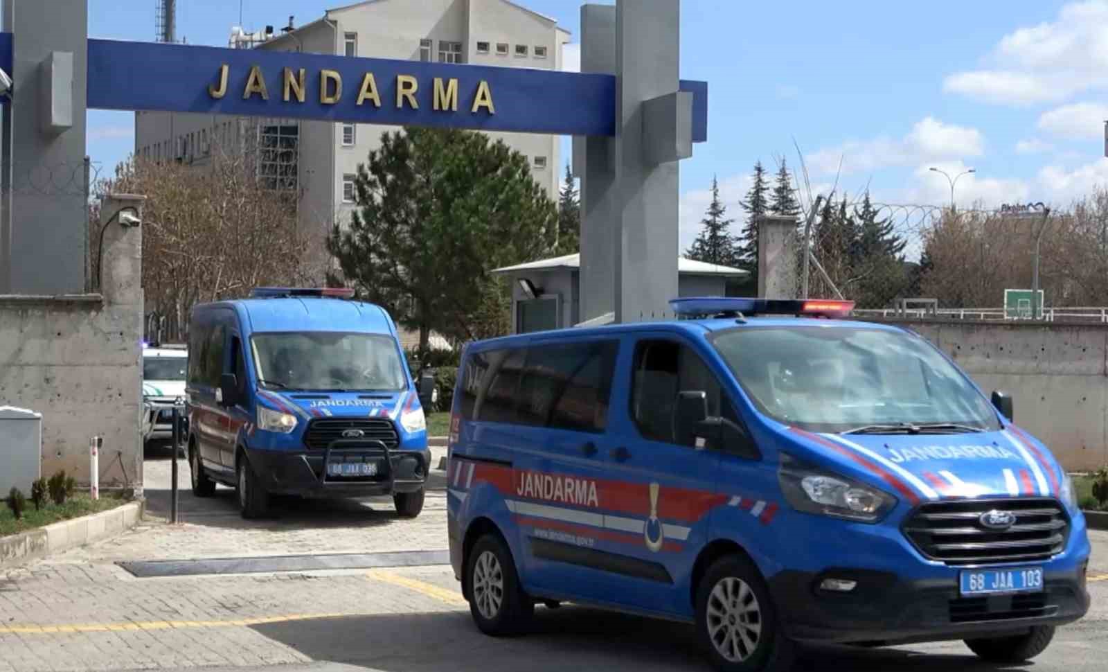 JASAT, hırsızlık ş&uuml;phelilerini &ccedil;aldıkları malzemelerle yakaladı
