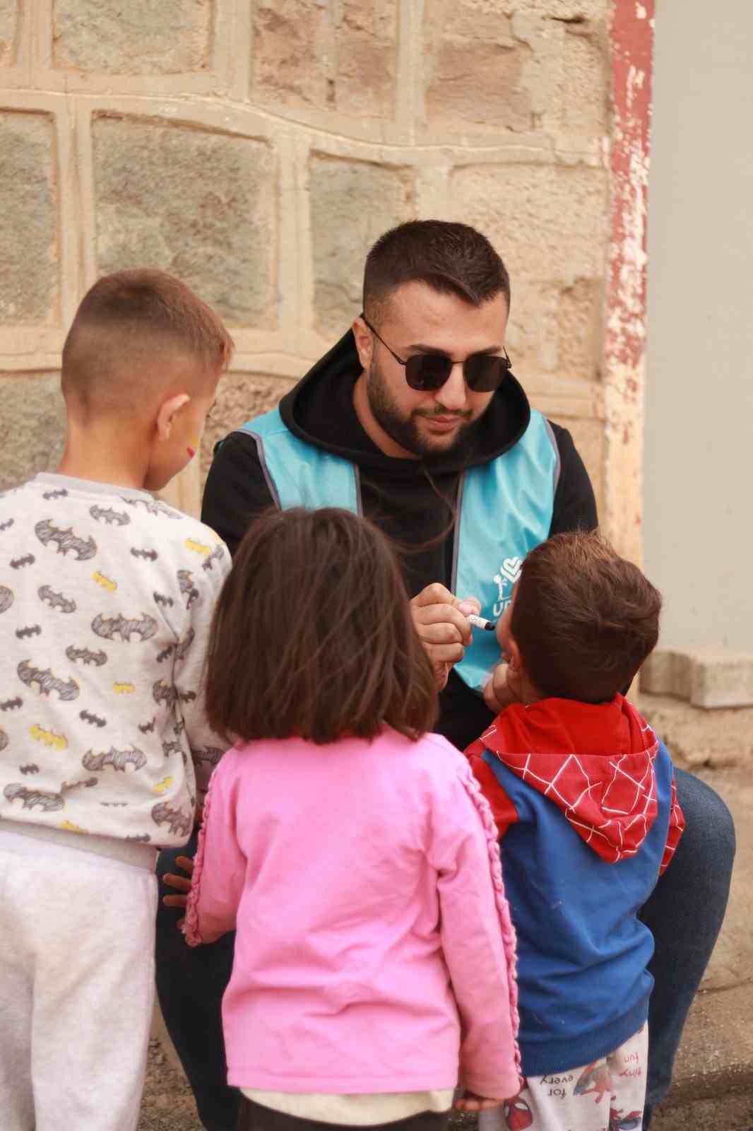 UDER D&uuml;nya &Ccedil;ocuk G&uuml;n&uuml;&rsquo;nde &ccedil;ocuklarla buluştu
