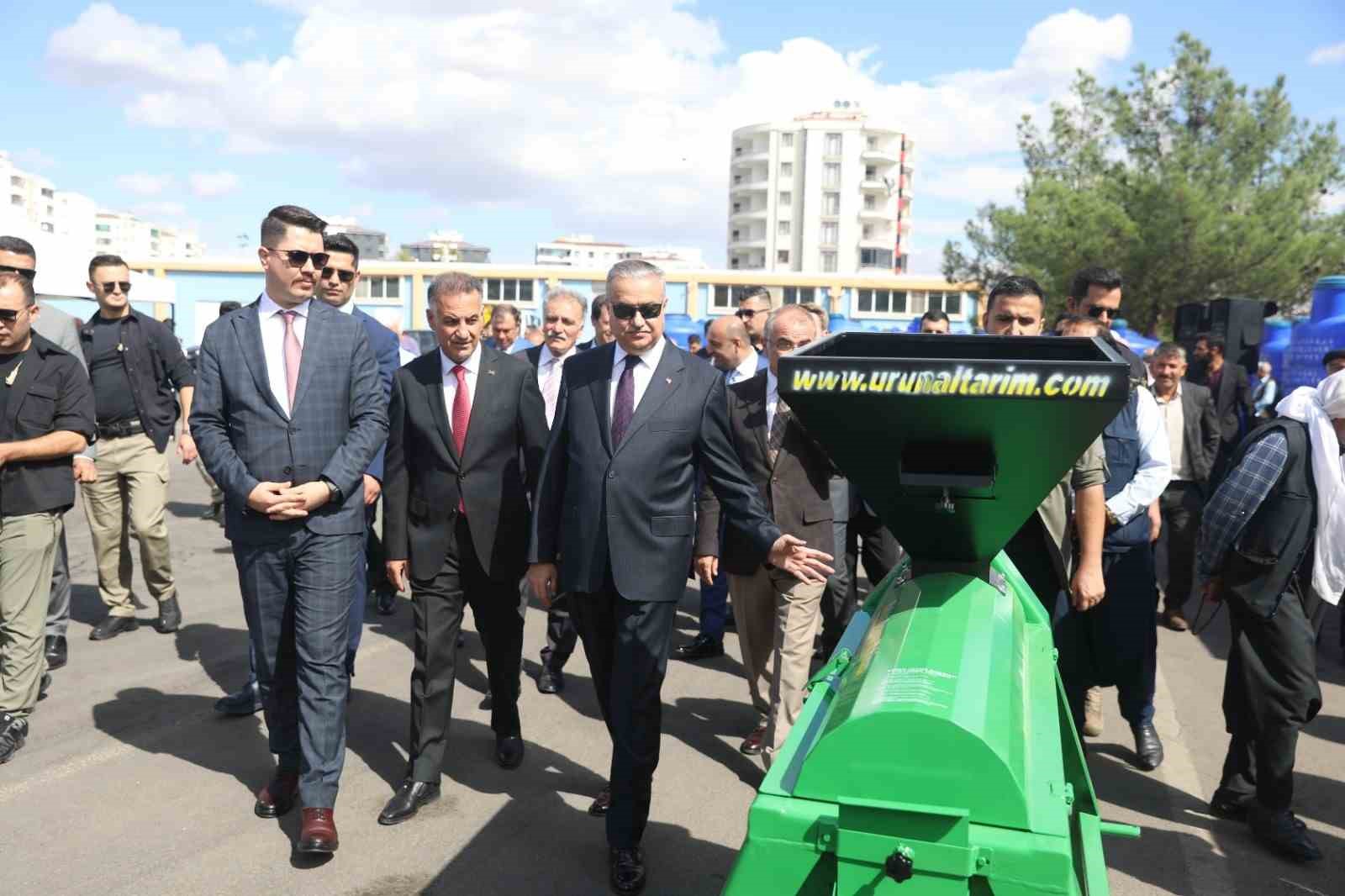 Diyarbakır’da çiftçilere makine ekipmanı desteği yapıldı