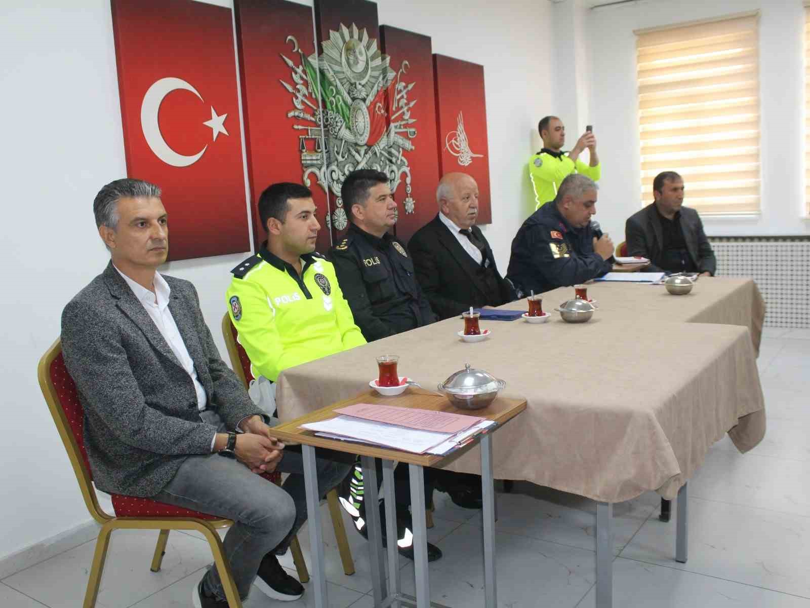 Akdağmadeni&rsquo;nde servis şof&ouml;rlerine eğitim verildi
