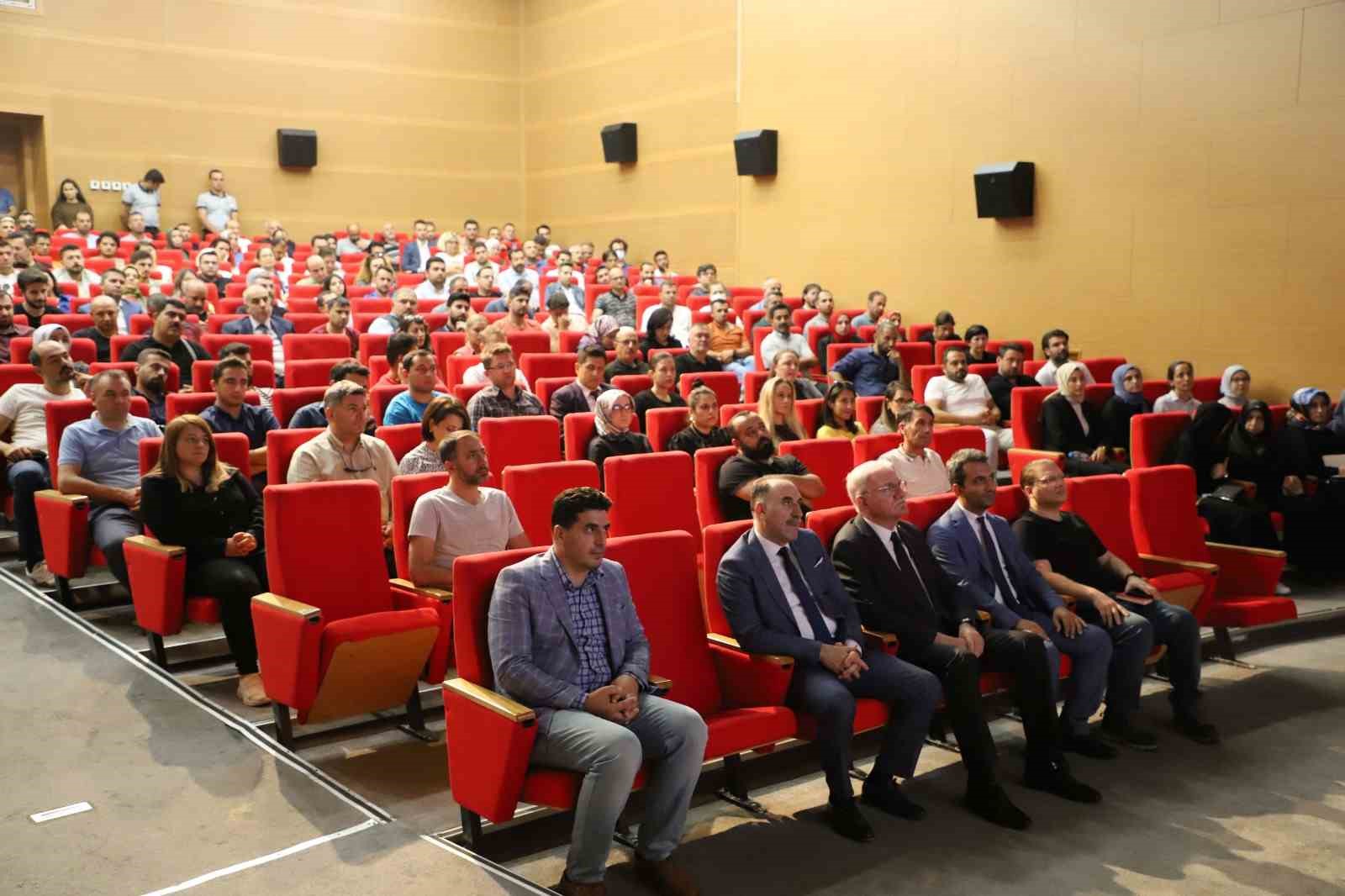 EBY&Uuml; akademik ve idari personele Diksiyon ve Kurumsal İletişim Eğitimi Verildi
