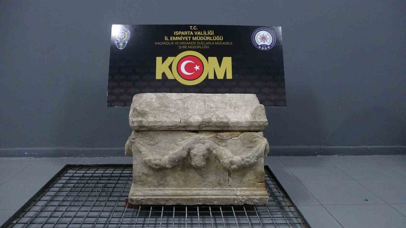 Isparta’da Roma dönemine ait bebek lahdi ele geçirildi