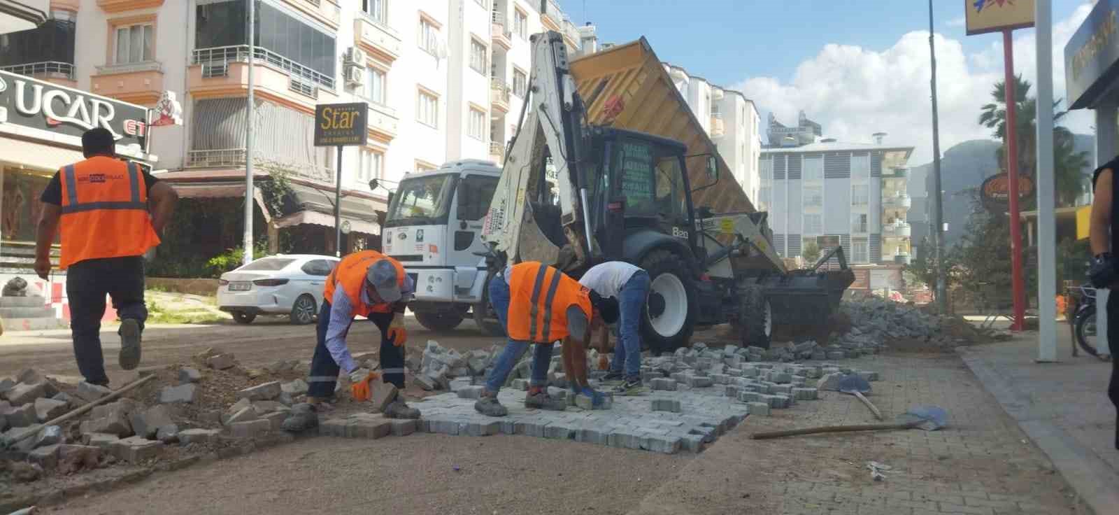 Osmaniye’de altyapısı tamamlanan yollarda bakım onarım çalışması
