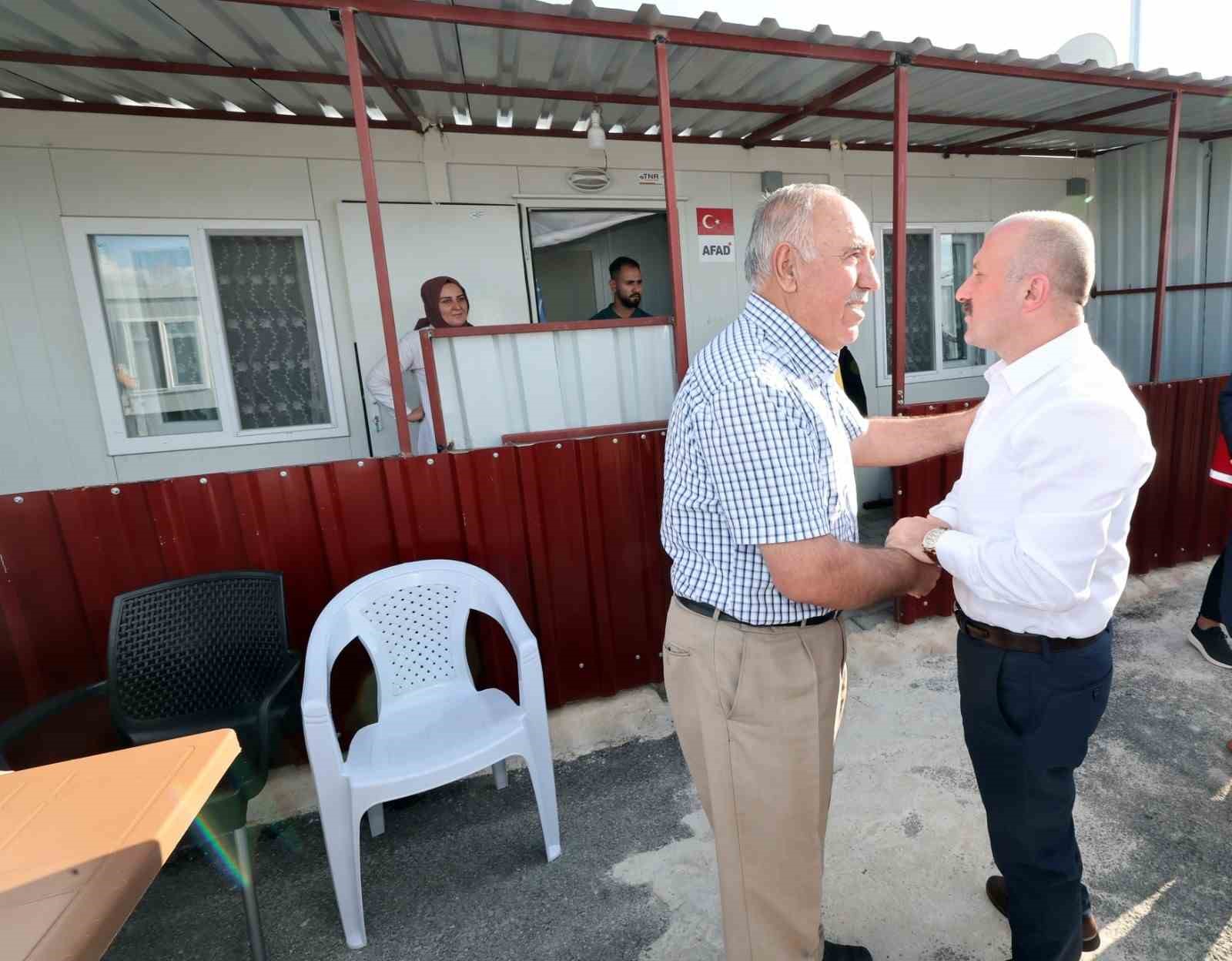Vali Varol yaşlıları yalnız bırakmadı
