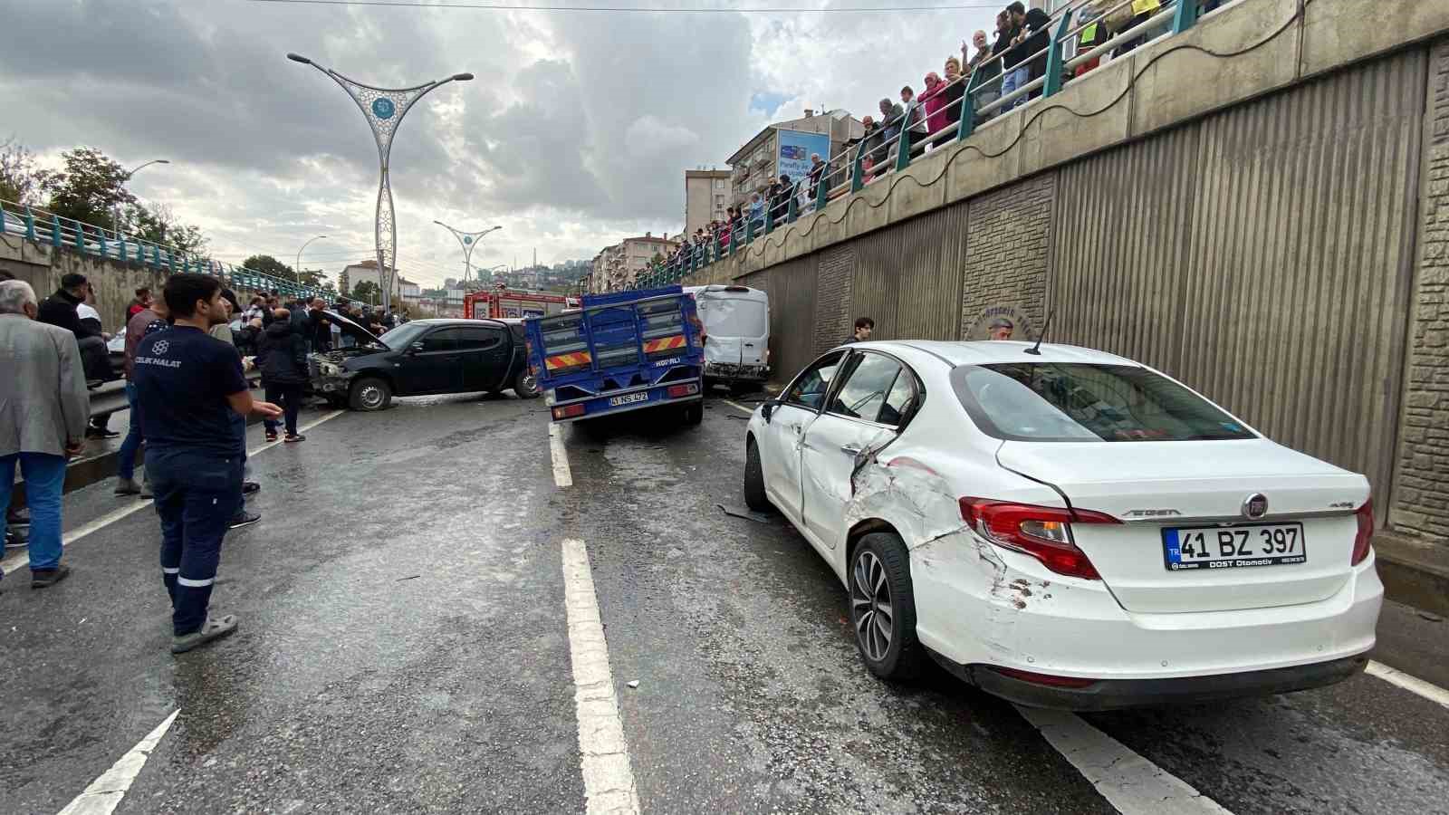 D-100&rsquo;de 7 ara&ccedil; kazaya karıştı: Film seyreder gibi olan biteni izlediler
