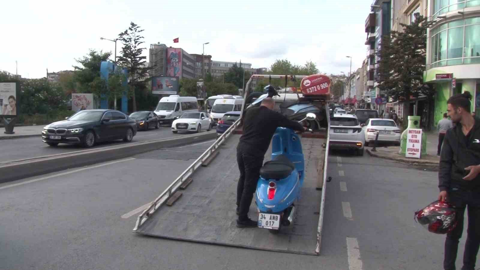 Kadıköy’de motosiklet sürücülerine denetim yapıldı, 3 motosiklet bağlandı