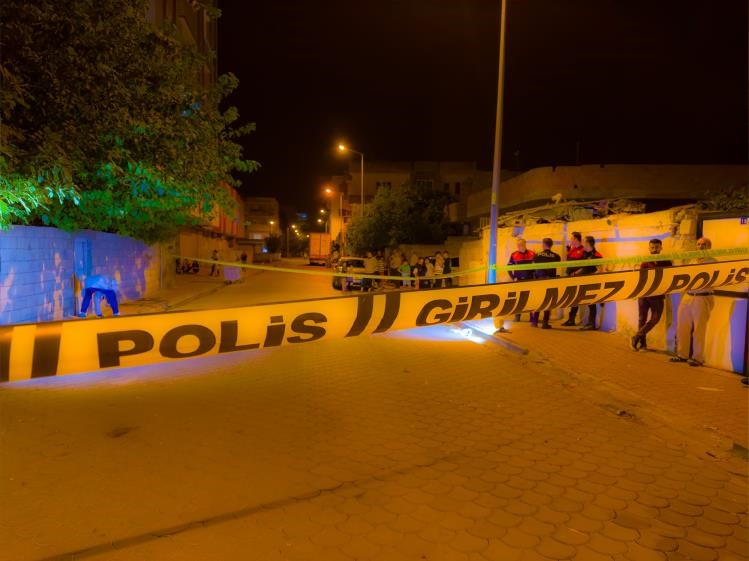 Mardin&rsquo;de uzaklaştırma kararı bulunan koca eşini &ouml;ld&uuml;rd&uuml;
