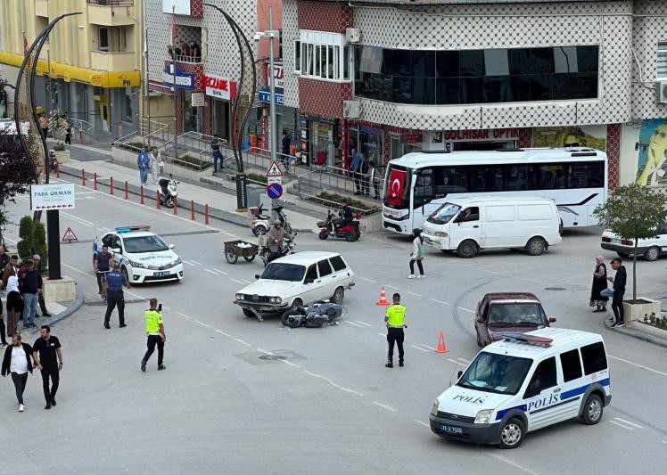 Burdur’da motosiklet ile otomobil çarpıştı: 1 yaralı