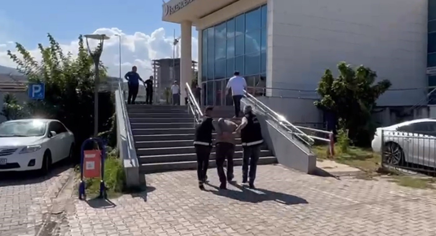 Hatay’da 12 yıl 10 ay 15 gün hapis cezası ile aranan firari şahıs yakalandı