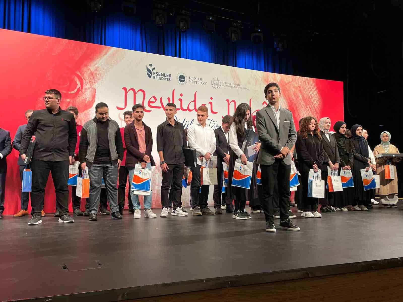 Esenler’de düzenlenen “Mevlid-i Nebi” yarışmalarında ödüller sahiplerini buldu