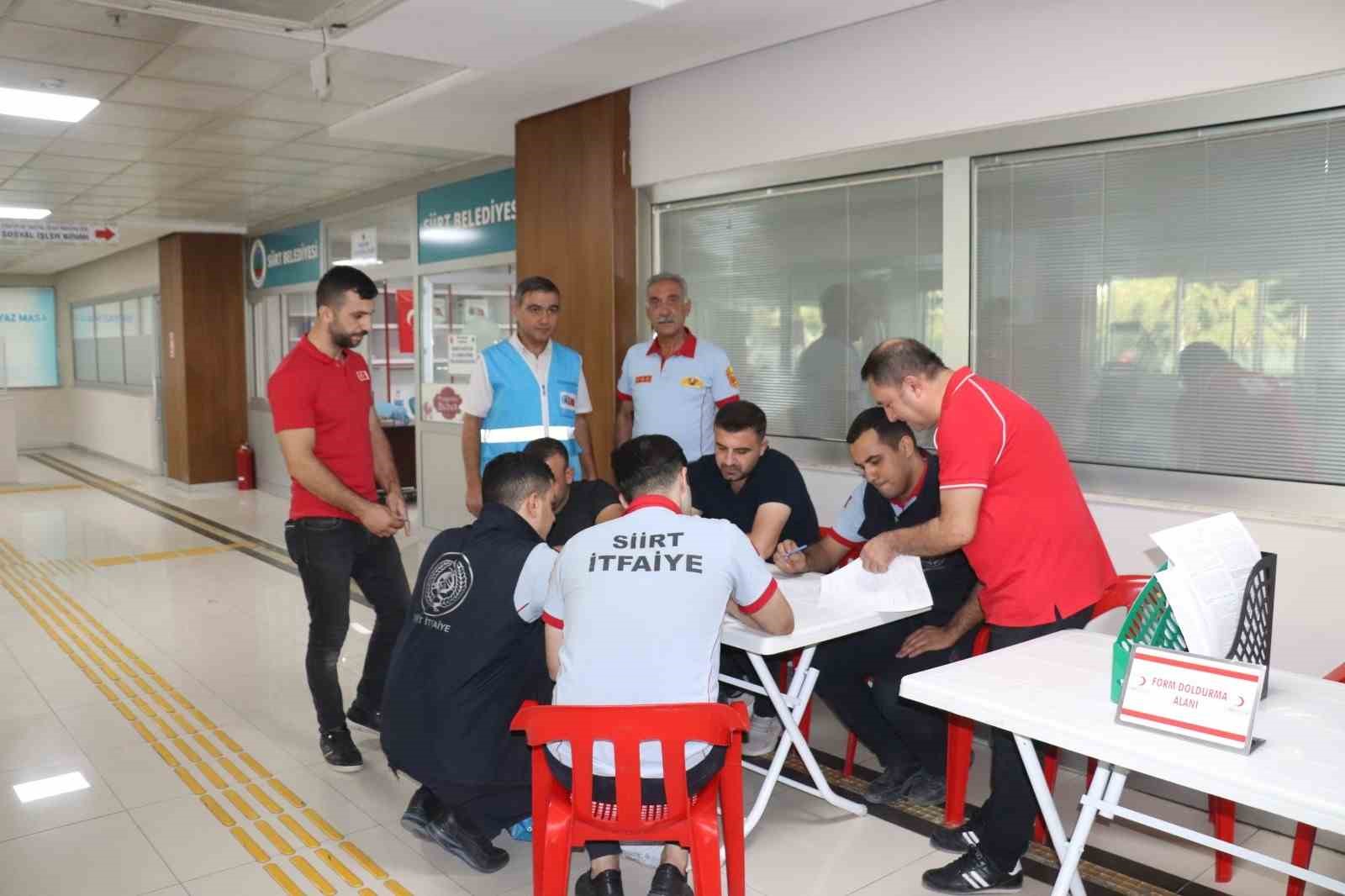 Siirt Belediyesi personeli kan bağışı kampanyasına destek verdi