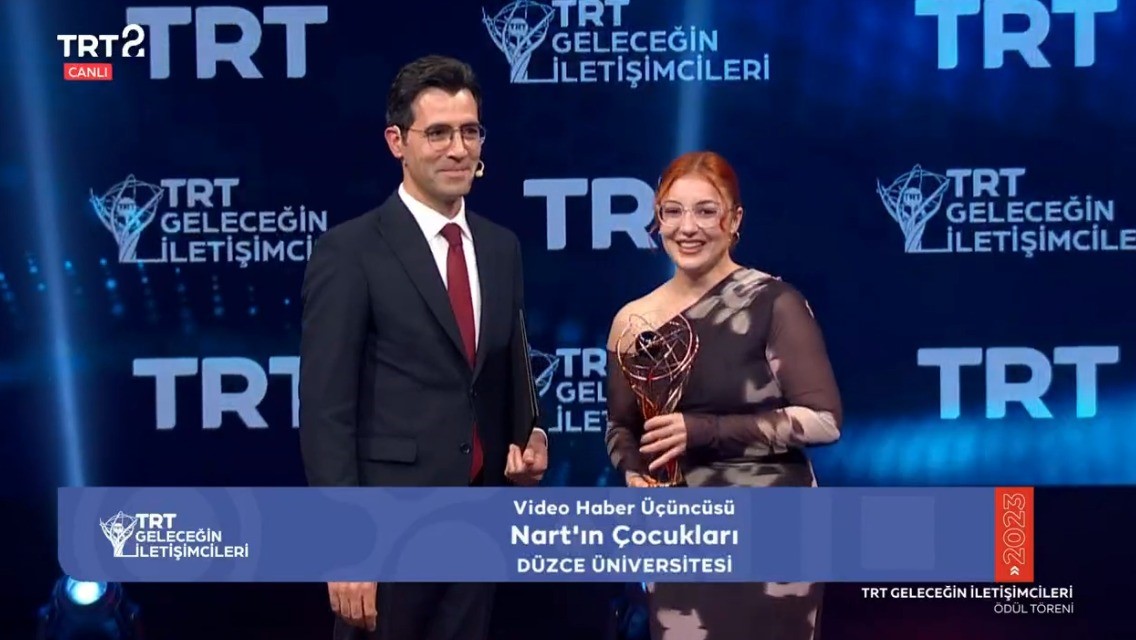 Geleceğin iletişimcileri yarışmasında 1. ve 3 oldular
