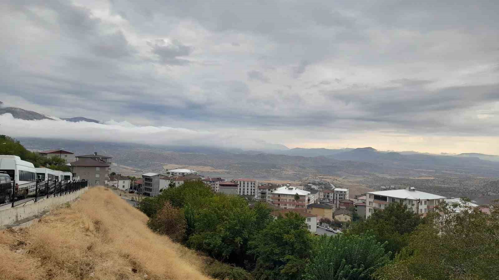 Kulp&rsquo;ta yağmurun ardından oluşan sis g&ouml;rsel ş&ouml;lene d&ouml;nd&uuml;
