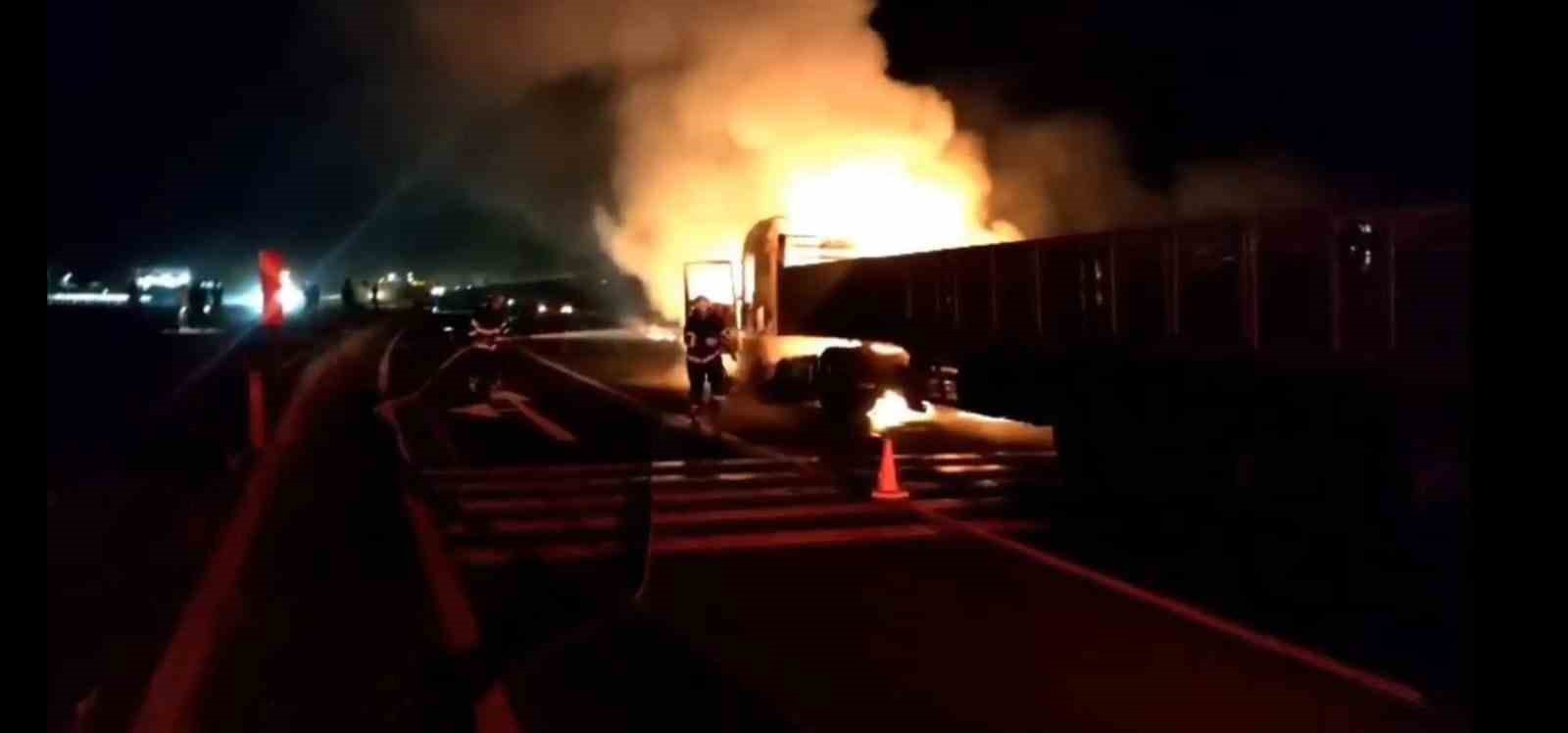 Şanlıurfa’da tır alev alev yandı