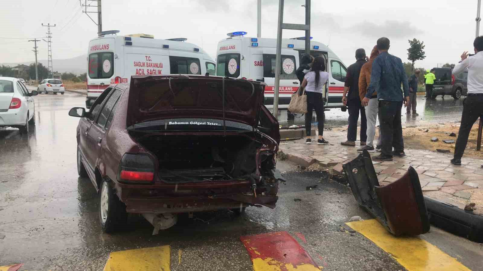 Elazığ’da trafik kazası: 8 yaralı