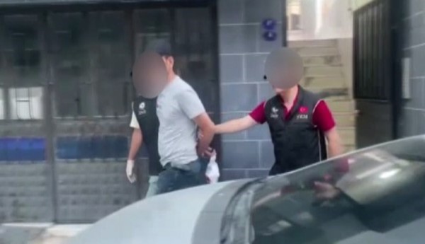 İzmir’de hücre evlerinde gizlenen FETÖ şüphelilerine operasyon
