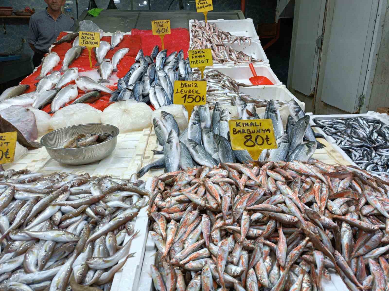Havalar bozdu, hamsi 40 TL’den 70 TL’ye yükseldi

