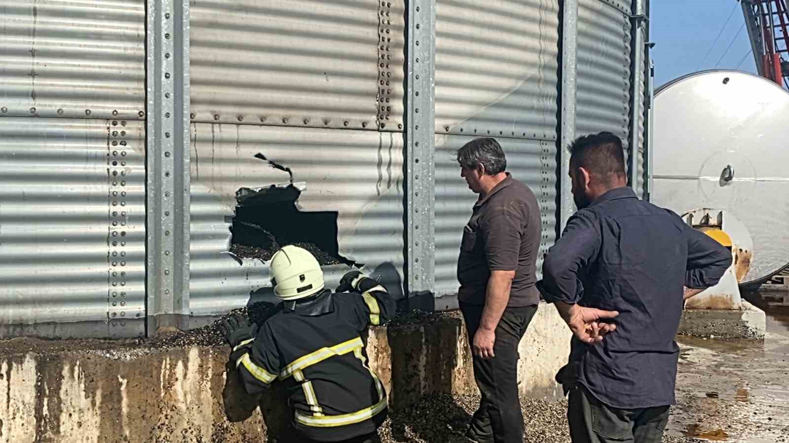 Edirne&rsquo;de ay&ccedil;i&ccedil;eği kurutma silolarında yangın
