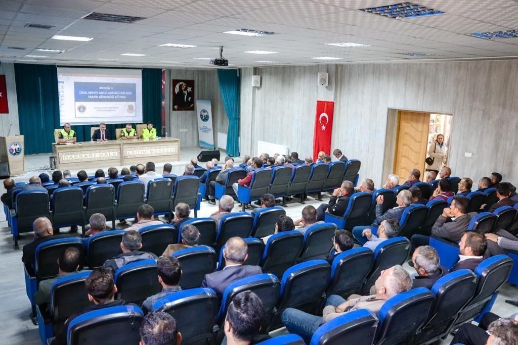 Hakkari’de okul servis şoförlerine eğitim