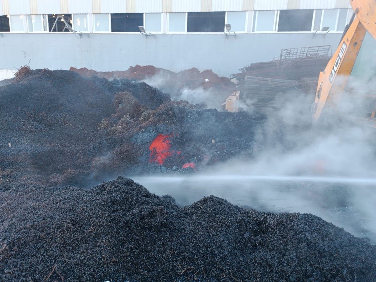 Antakya OSB’de çıkan hurda metal yangını korkuttu