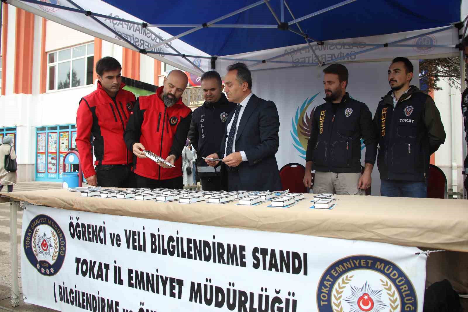 Rektörden öğrenci bilgilendirme stantlarına ziyaret