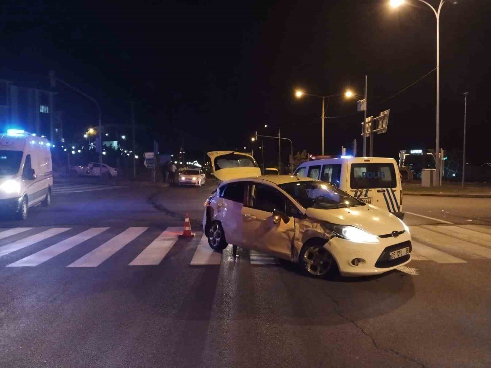 Niğde’de otomobiller çarpıştı: 3 yaralı