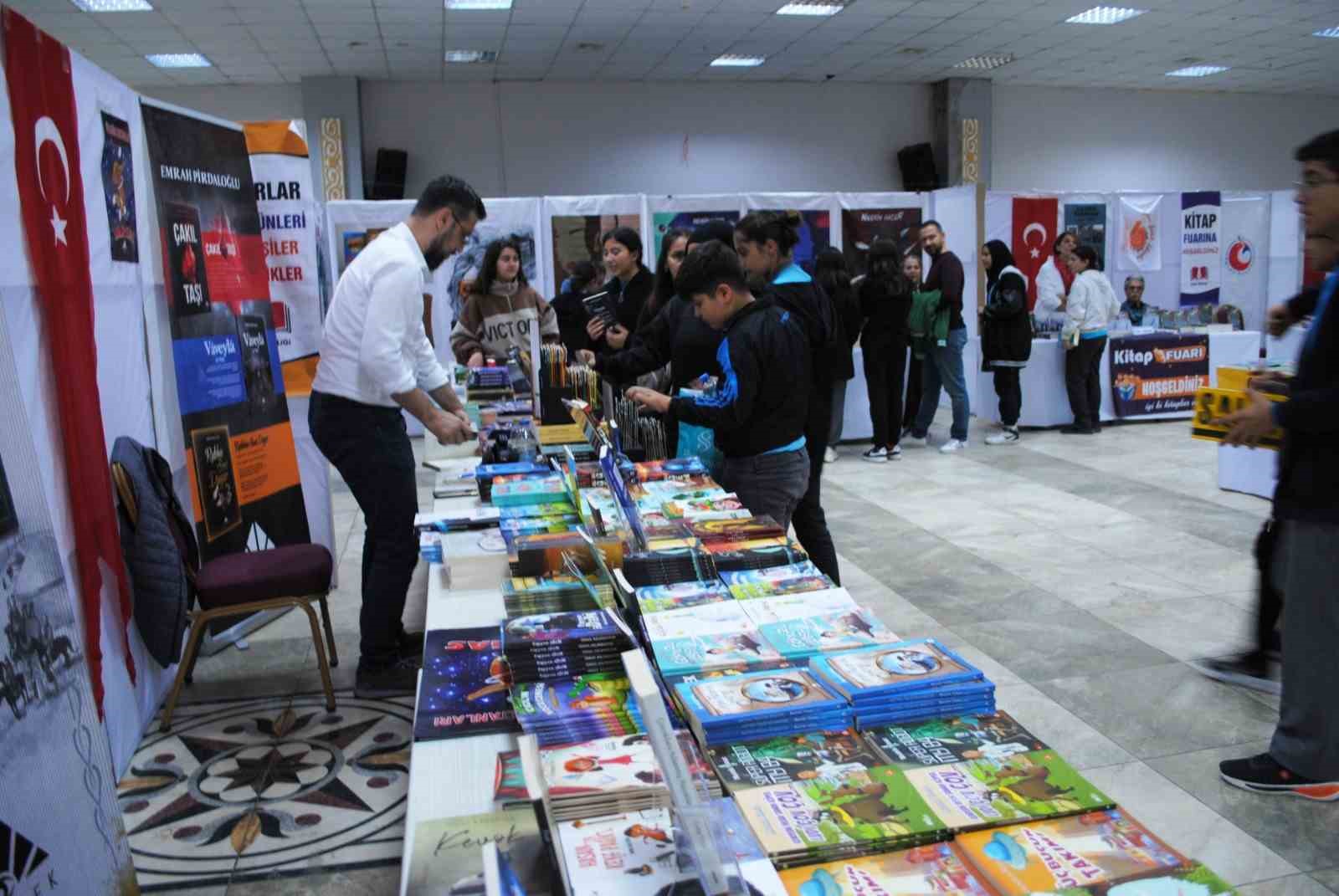 Eğirdir Kitap Fuarı başladı