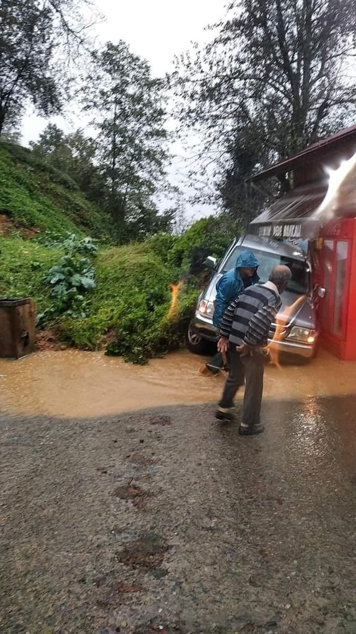 Rize&rsquo;nin Ardeşen il&ccedil;esinde şiddetli yağış
