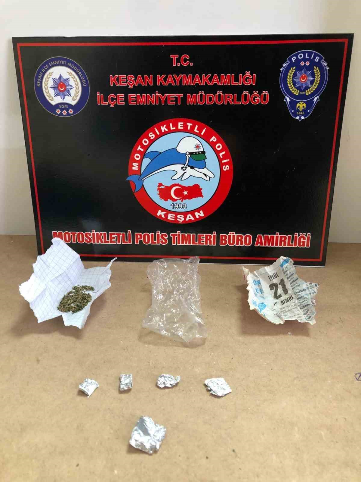 Keşan&rsquo;da &uuml;zerlerinde uyuşturucu ele ge&ccedil;irilen 2 ş&uuml;pheli g&ouml;zaltına alındı
