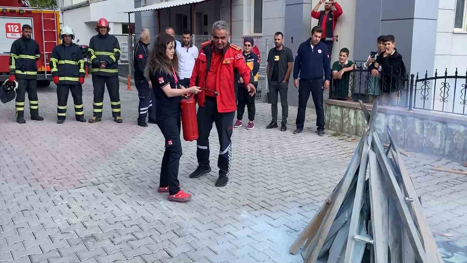 Niğde&rsquo;de 112 personelinden ger&ccedil;eği aratmayan yangın tatbikatı
