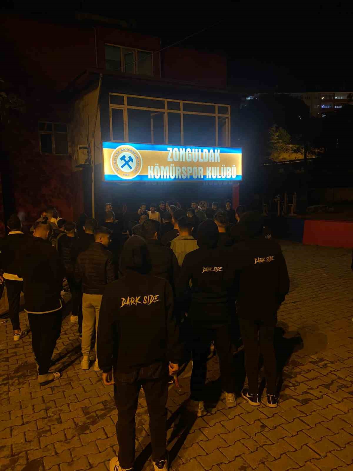Vanspor maçı tartışmalarından sonra taraftarlar Kömürspor’a destek verdi