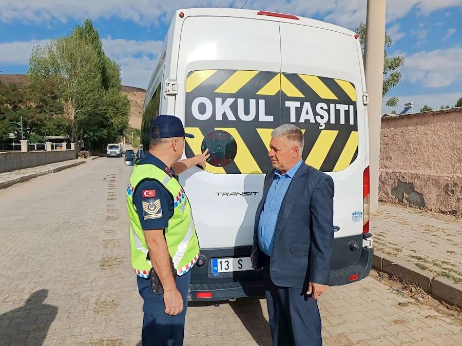 Jandarma ekiplerinden &ouml;ğrencilere eğitim
