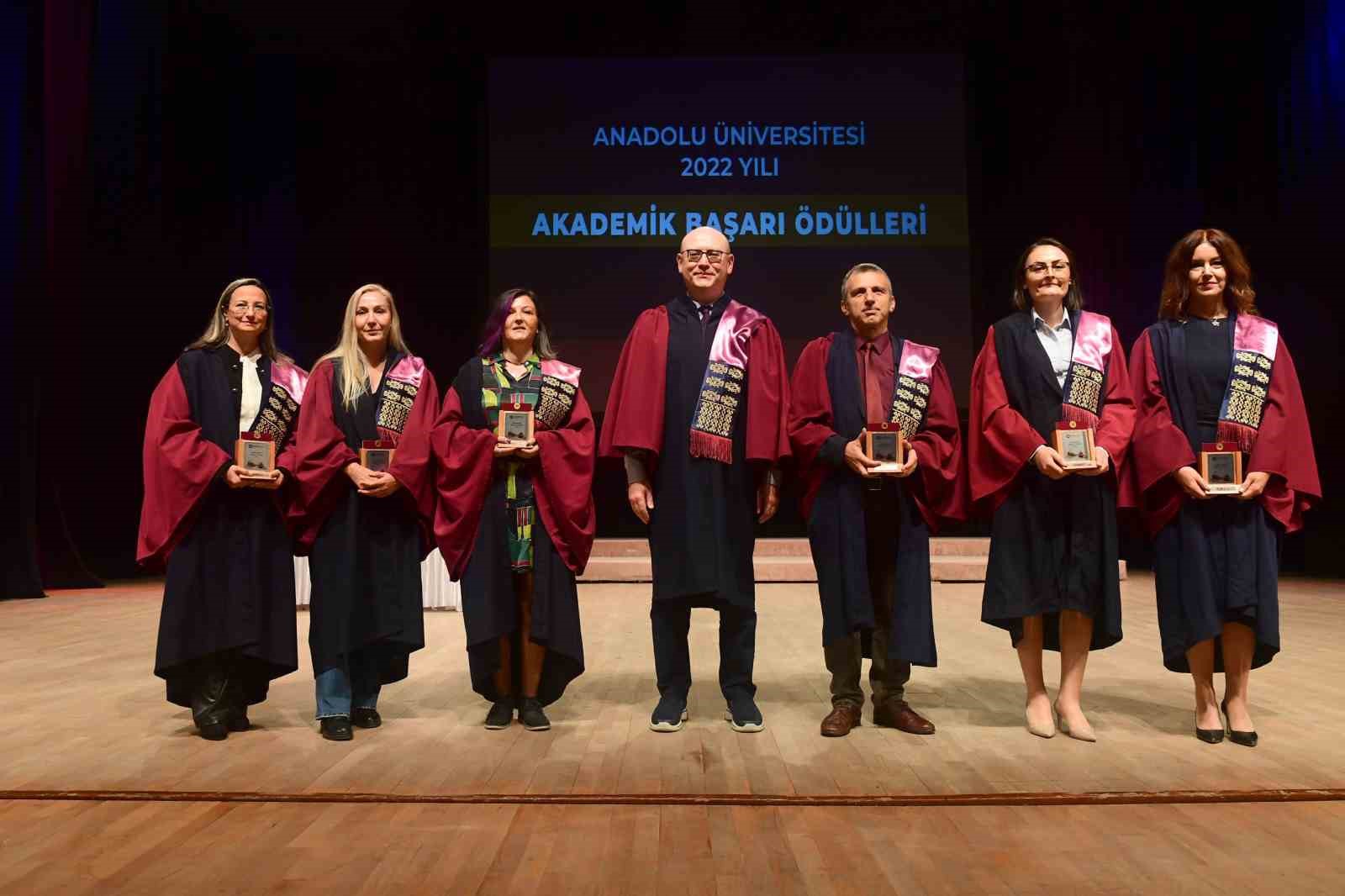 Anadolu Üniversitesi Akademik Performans Ödülleri sahiplerini buldu