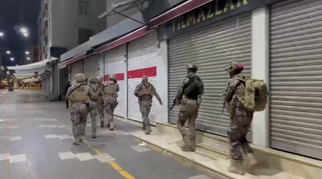 Diyarbakır merkezli 3 ilde uyuşturucu operasyonu: Gözaltına alınan 56 şüpheliden 10’u tutuklandı