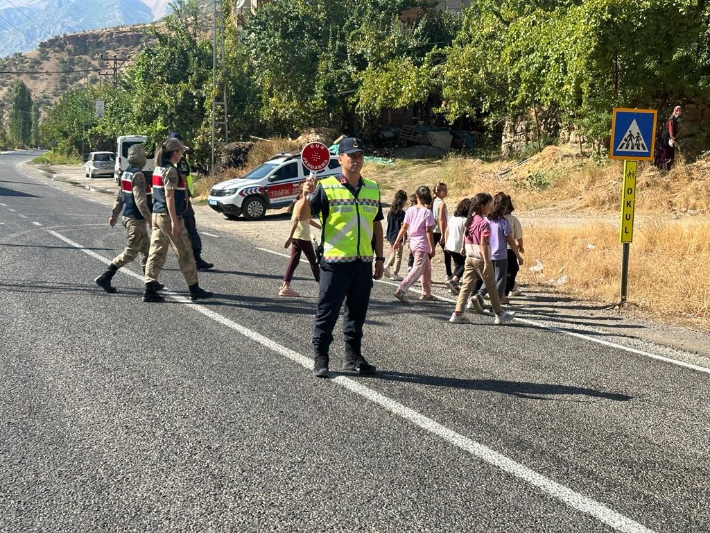 Jandarmadan öğrencilere trafik eğitimi