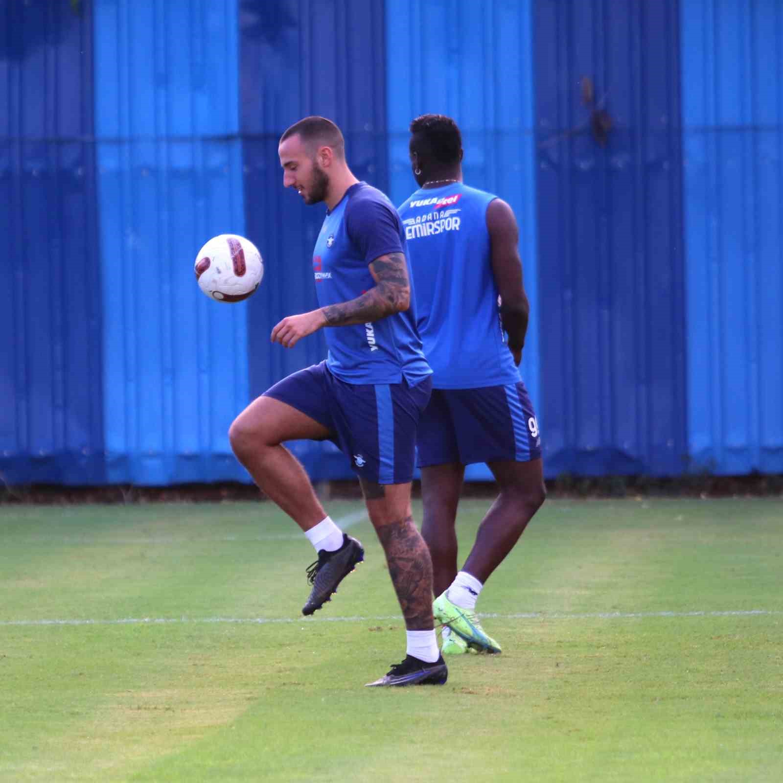 Patrick Kluivert: “Rakiplerimize ne kadar zor anlar yaşatabildiğimizi herkes biliyor”