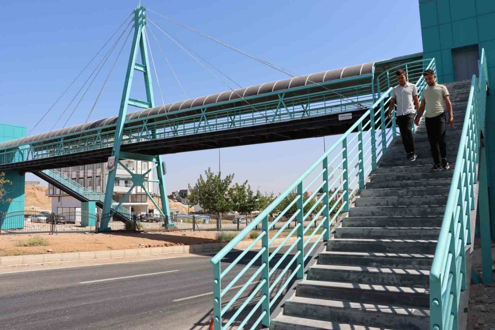 Büyükşehir’den Bozova ilçesine modern üst geçit