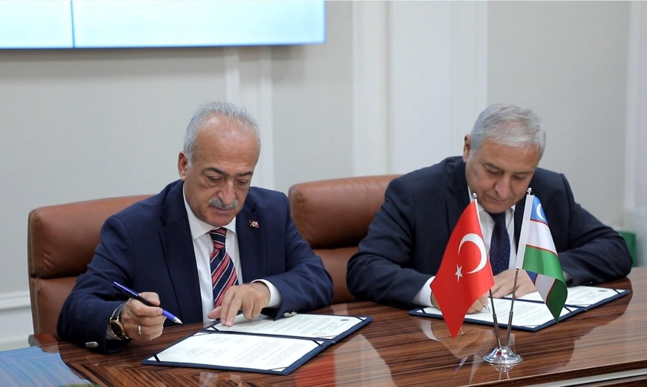 Rekt&ouml;r Prof. Dr. &Ouml;mer &Ccedil;omaklı &Ouml;zbekistan&rsquo;da
